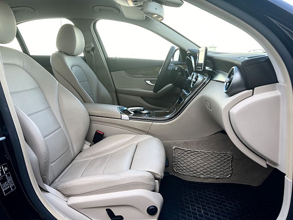 Mercedes-Benz C220 d 2 of 9