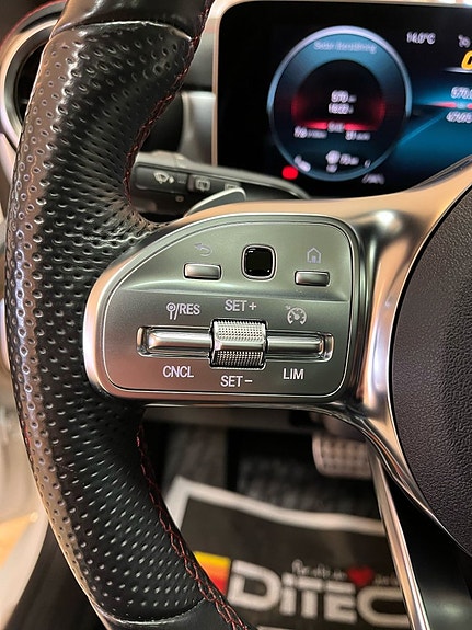 Mercedes-Benz CLA200 23 of 28