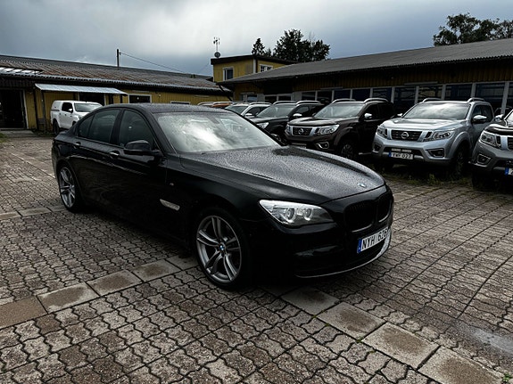 BMW 740d 4 of 5