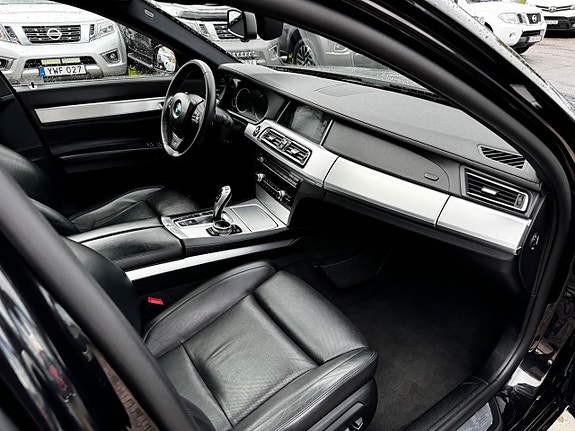 BMW 740d 10 of 21