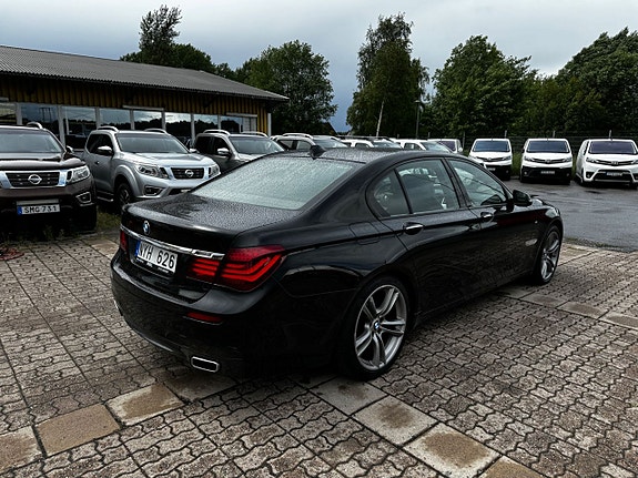 BMW 740d 3 of 5