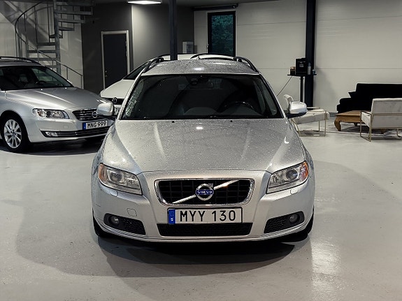 Volvo V70 3 of 20