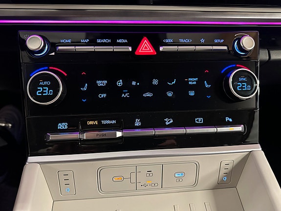 Hyundai Santa Fe 14 of 19
