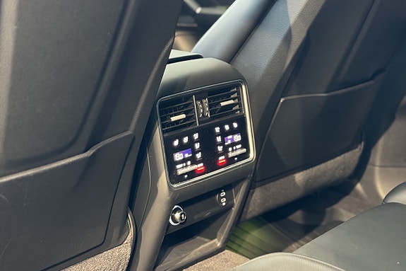 Porsche Cayenne Turbo S 12 of 29