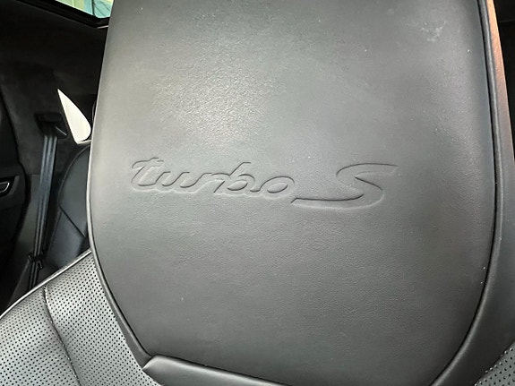 Porsche Cayenne Turbo S 18 of 29