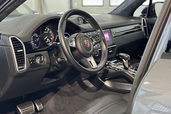 Porsche Cayenne Turbo S 8 of 29