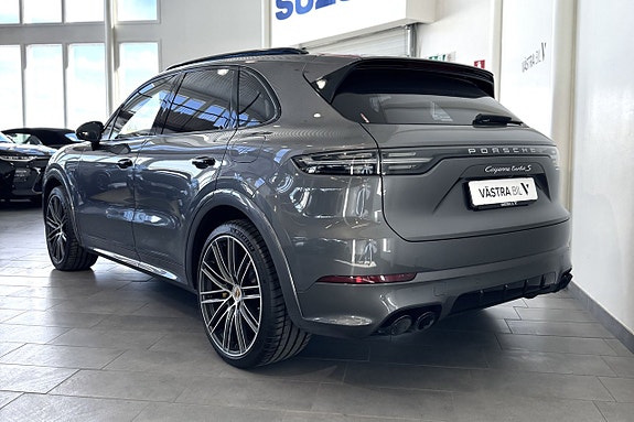 Porsche Cayenne Turbo S 2 of 5