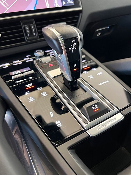 Porsche Cayenne Turbo S 19 of 29