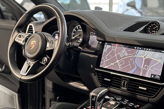 Porsche Cayenne Turbo S 26 of 29