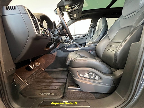 Porsche Cayenne Turbo S 17 of 29