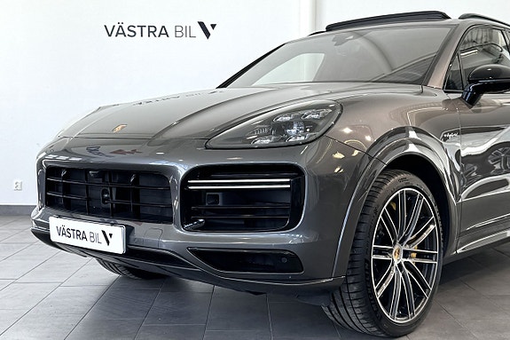Porsche Cayenne Turbo S 6 of 29