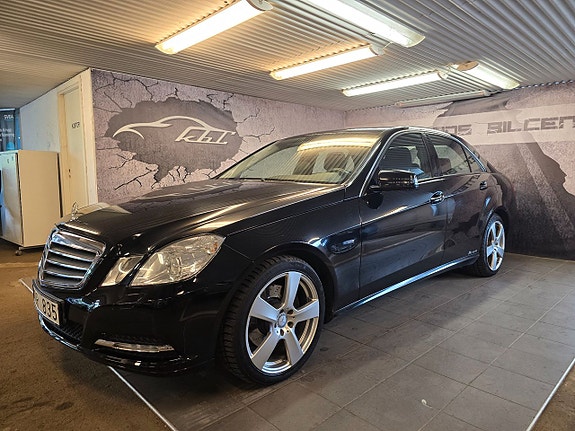 Mercedes-Benz E200 3 of 5