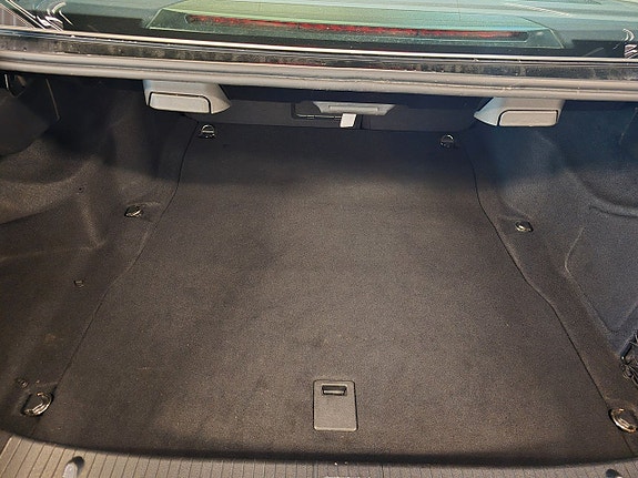 Mercedes-Benz E200 18 of 18