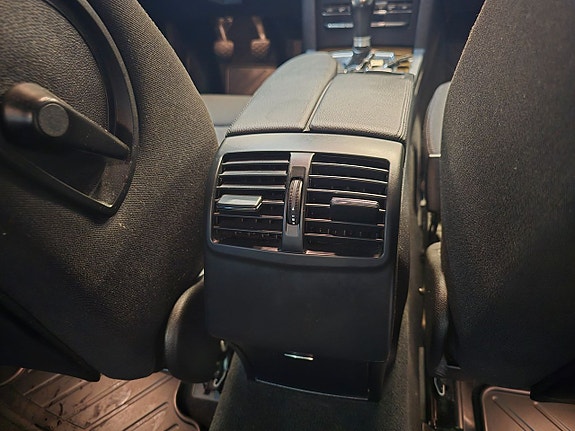 Mercedes-Benz E200 14 of 18