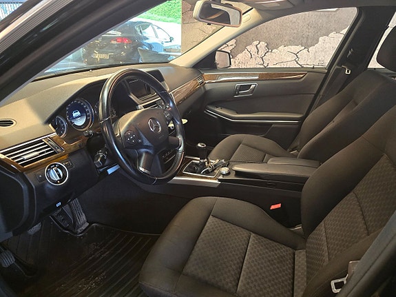 Mercedes-Benz E200 8 of 18