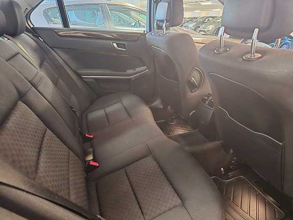 Mercedes-Benz E200 12 of 18