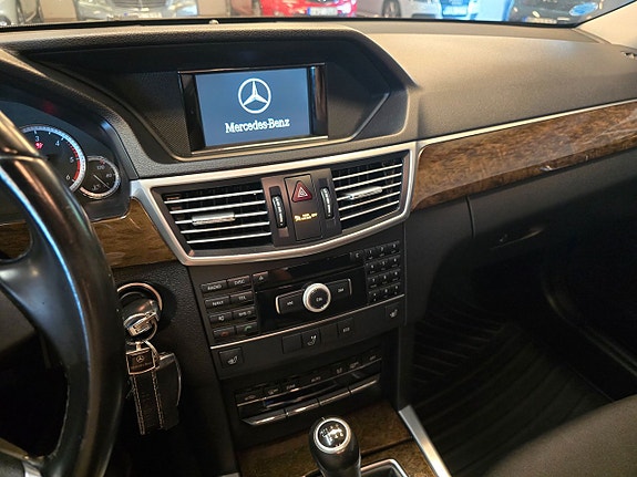 Mercedes-Benz E200 16 of 18