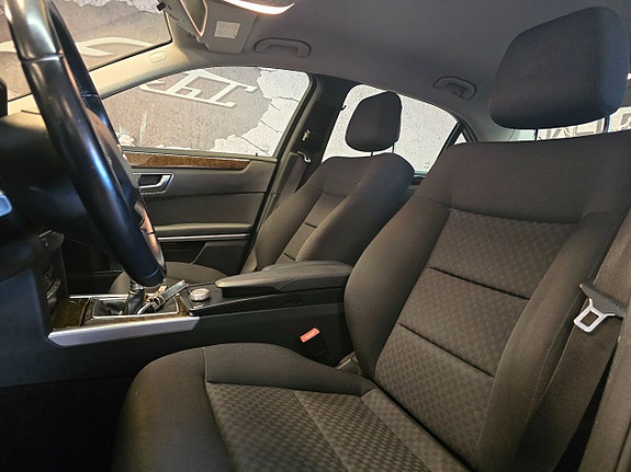 Mercedes-Benz E200 9 of 18