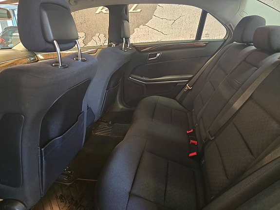 Mercedes-Benz E200 11 of 18