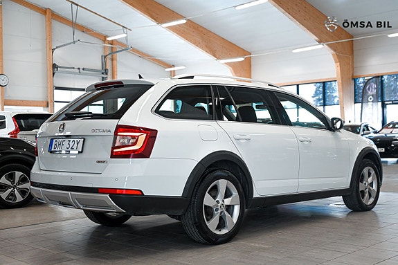 Skoda Octavia Scout 4 of 5