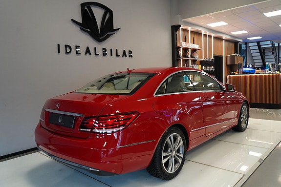 Mercedes-Benz E250 3 of 5
