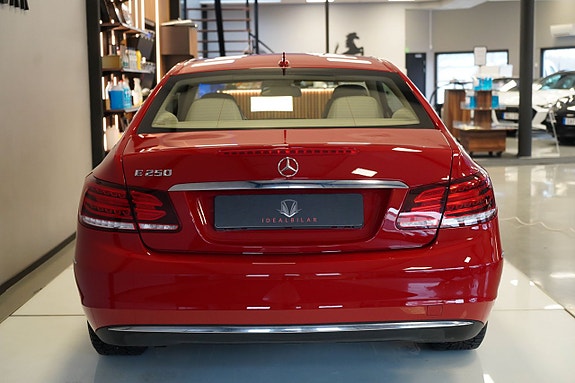 Mercedes-Benz E250 4 of 5