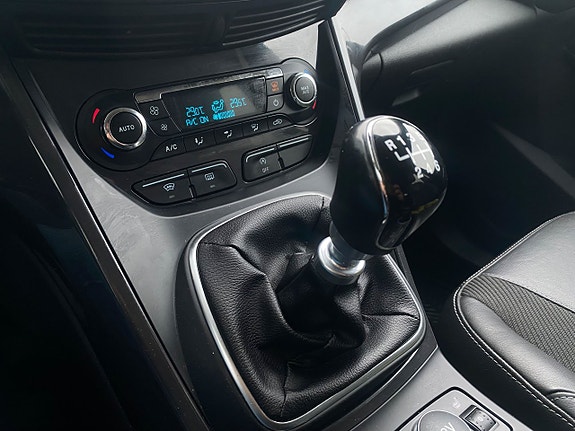 Ford Kuga 10 of 16