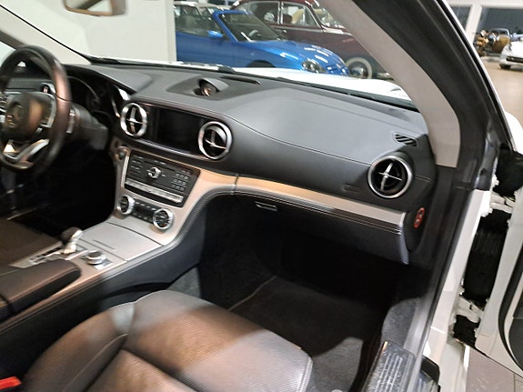 Mercedes-Benz SL400 11 of 25