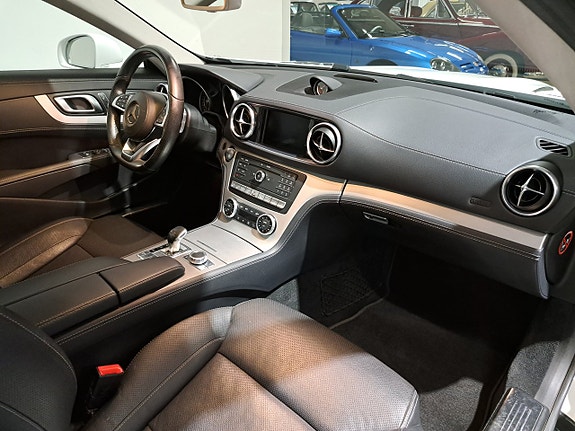 Mercedes-Benz SL400 12 of 25