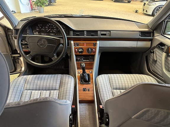 Mercedes-Benz E250 d 9 of 13