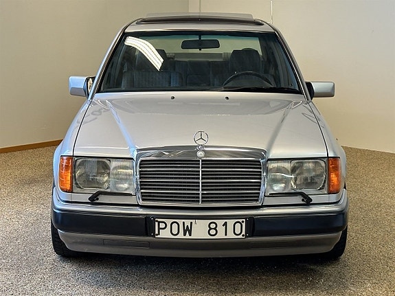 Mercedes-Benz E250 d 2 of 13