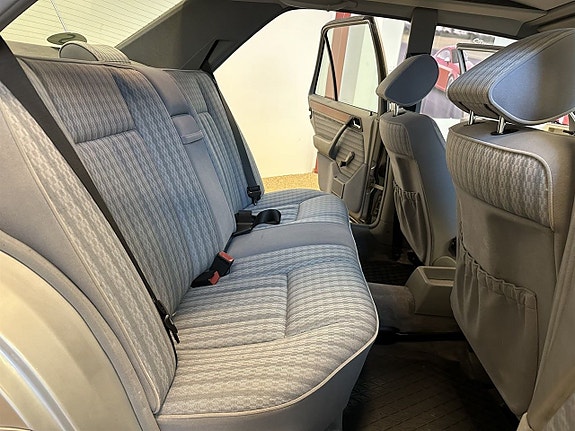 Mercedes-Benz E250 d 7 of 13