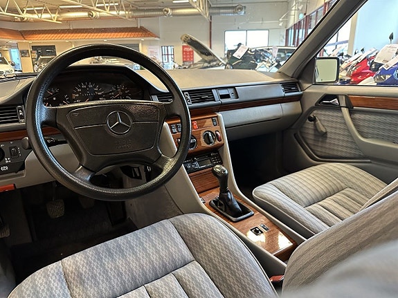 Mercedes-Benz E250 d 5 of 13