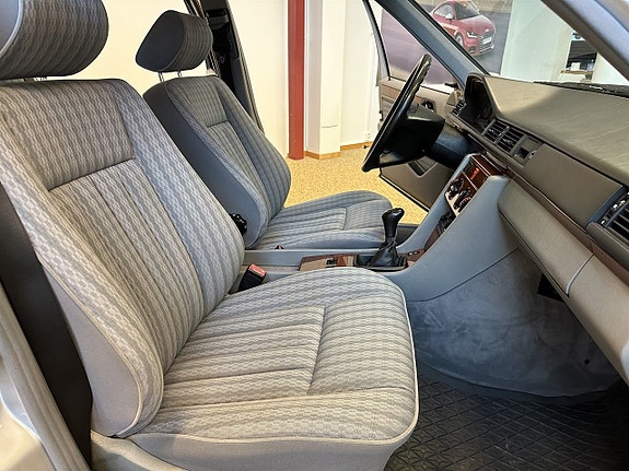 Mercedes-Benz E250 d 8 of 13