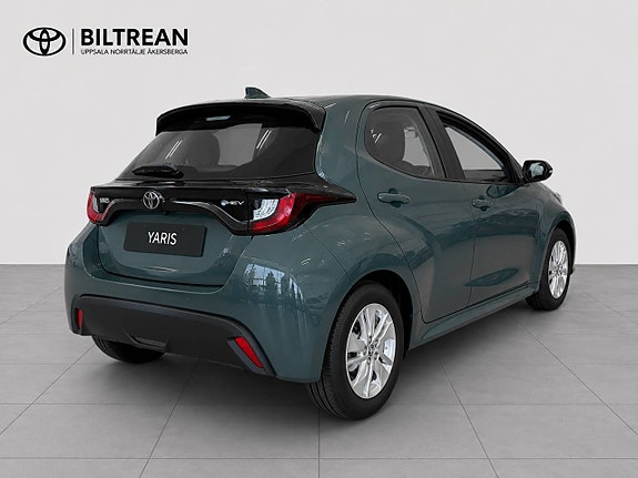 Toyota Yaris 2 of 7