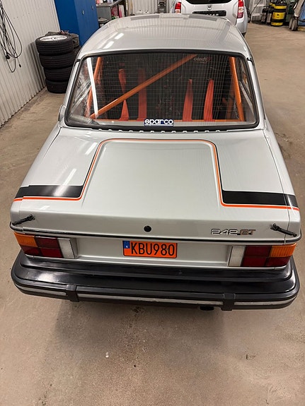 Volvo 242 7 of 24