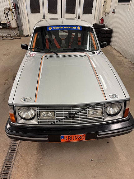 Volvo 242 8 of 24