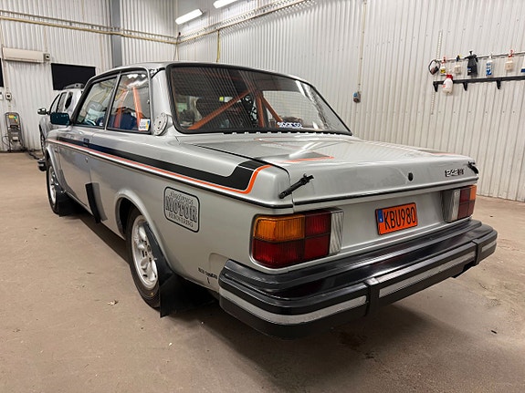 Volvo 242 2 of 5