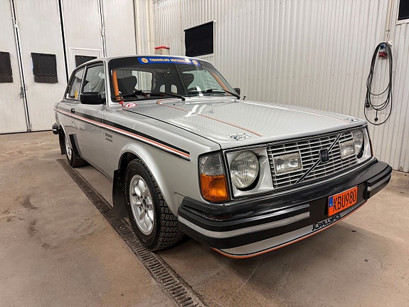 Volvo 242 3 of 5