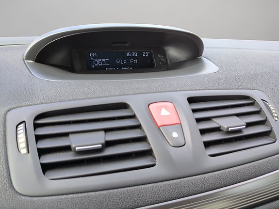 Renault Megane 23 of 28