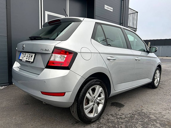 Skoda Fabia 2 of 5