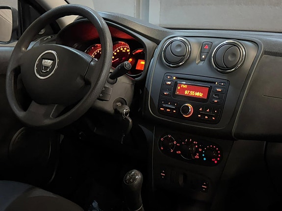 Dacia Sandero 10 of 19