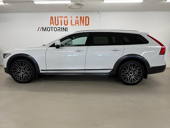 Volvo V90 Cross Country 4 of 5