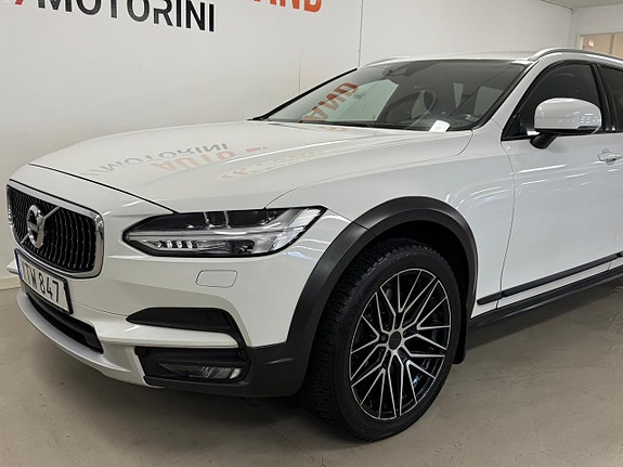 Volvo V90 Cross Country 3 of 5