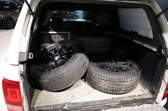 Volkswagen Amarok 8 of 19