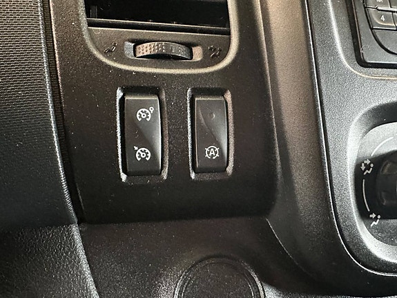 Opel Vivaro 17 of 19