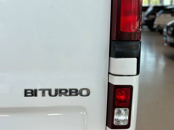 Opel Vivaro 9 of 19