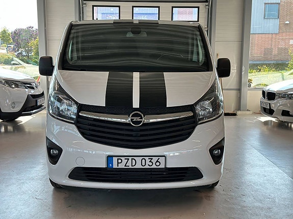 Opel Vivaro 2 of 5