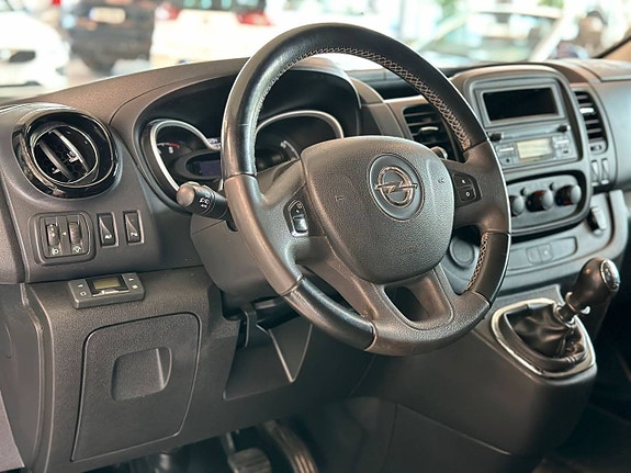 Opel Vivaro 14 of 19