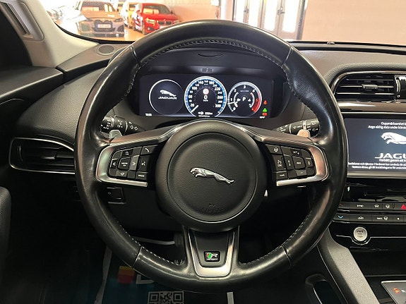 Jaguar F-PACE 18 of 25